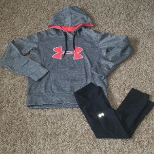 Under Armour Hooded Sweatshirt. Size: Med